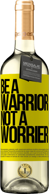 29,95 € Envoi gratuit | Vin blanc Édition WHITE Be a warrior, not a worrier Étiquette Jaune. Étiquette personnalisable Vin jeune Récolte 2024 Verdejo