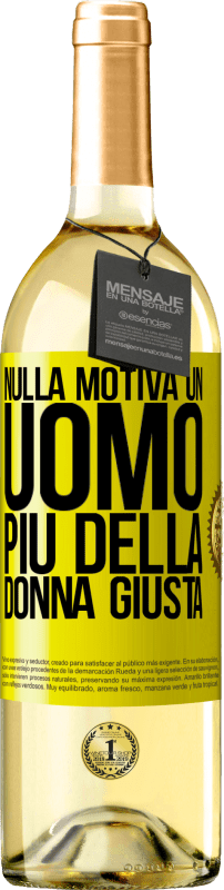 29,95 € Spedizione Gratuita | Vino bianco Edizione WHITE Nulla motiva un uomo più della donna giusta Etichetta Gialla. Etichetta personalizzabile Vino giovane Raccogliere 2024 Verdejo