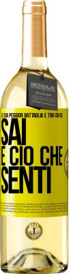 29,95 € Spedizione Gratuita | Vino bianco Edizione WHITE La tua peggior battaglia è tra ciò che sai e ciò che senti Etichetta Gialla. Etichetta personalizzabile Vino giovane Raccogliere 2024 Verdejo