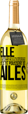 29,95 € Envoi gratuit | Vin blanc Édition WHITE Elle apporte du Rock & Roll en elle et de la poésie sur les lèvres. Elle ne te sourit pas, elle te jette des balles et tu meurs Étiquette Jaune. Étiquette personnalisable Vin jeune Récolte 2025 Verdejo