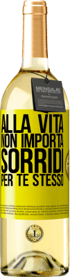 29,95 € Spedizione Gratuita | Vino bianco Edizione WHITE Alla vita non importa, sorridi per te stesso Etichetta Gialla. Etichetta personalizzabile Vino giovane Raccogliere 2023 Verdejo