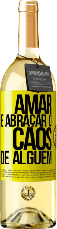 29,95 € Envio grátis | Vinho branco Edição WHITE Amar é abraçar o caos de alguém Etiqueta Amarela. Etiqueta personalizável Vinho jovem Colheita 2024 Verdejo