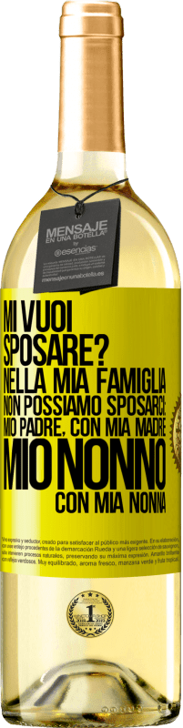 29,95 € Spedizione Gratuita | Vino bianco Edizione WHITE Mi vuoi sposare? Nella mia famiglia non possiamo sposarci: mio padre, con mia madre, mio ​​nonno con mia nonna Etichetta Gialla. Etichetta personalizzabile Vino giovane Raccogliere 2024 Verdejo