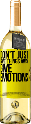 29,95 € Free Shipping | White Wine WHITE Edition Don't just give things away, give emotions Yellow Label. Customizable label Young wine Harvest 2025 Verdejo
