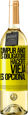 29,95 € Envío gratis | Vino Blanco Edición WHITE Cumplir años es obligatorio, hacerte vieja es opcional Etiqueta Amarilla. Etiqueta personalizable Vino joven Cosecha 2024 Verdejo