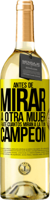 29,95 € Envío gratis | Vino Blanco Edición WHITE Antes de mirar a otra mujer, fíjate cuantos miran a la tuya, campeón Etiqueta Amarilla. Etiqueta personalizable Vino joven Cosecha 2025 Verdejo