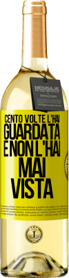 29,95 € Spedizione Gratuita | Vino bianco Edizione WHITE Cento volte l'hai guardata e non l'hai mai vista Etichetta Gialla. Etichetta personalizzabile Vino giovane Raccogliere 2024 Verdejo