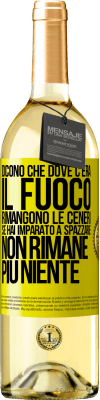 29,95 € Spedizione Gratuita | Vino bianco Edizione WHITE Dicono che dove c'era il fuoco rimangono le ceneri. Se hai imparato a spazzare, non rimane più niente Etichetta Gialla. Etichetta personalizzabile Vino giovane Raccogliere 2024 Verdejo