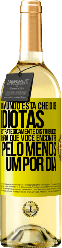 29,95 € Envio grátis | Vinho branco Edição WHITE O mundo está cheio de idiotas estrategicamente distribuídos para que você encontre pelo menos um por dia Etiqueta Amarela. Etiqueta personalizável Vinho jovem Colheita 2025 Verdejo