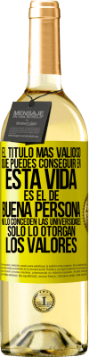 29,95 € Envío gratis | Vino Blanco Edición WHITE El título más valioso que puedes conseguir en esta vida es el de buena persona, no lo conceden las universidades, solo lo Etiqueta Amarilla. Etiqueta personalizable Vino joven Cosecha 2025 Verdejo