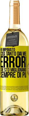 29,95 € Spedizione Gratuita | Vino bianco Edizione WHITE Ho imparato così tanto dai miei errori che sto migliorando sempre di più Etichetta Gialla. Etichetta personalizzabile Vino giovane Raccogliere 2025 Verdejo