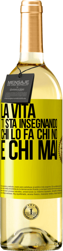 29,95 € Spedizione Gratuita | Vino bianco Edizione WHITE La vita ti sta insegnando chi lo fa, chi no e chi mai Etichetta Gialla. Etichetta personalizzabile Vino giovane Raccogliere 2024 Verdejo