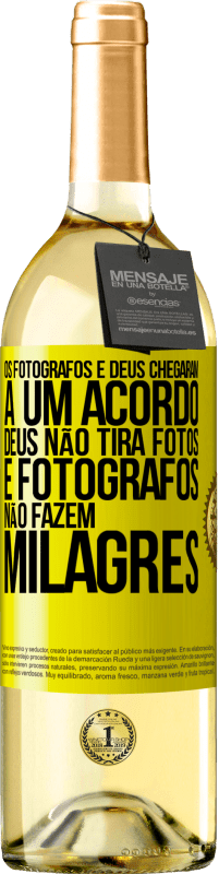 29,95 € Envio grátis | Vinho branco Edição WHITE Os fotógrafos e Deus chegaram a um acordo. Deus não tira fotos e fotógrafos não fazem milagres Etiqueta Amarela. Etiqueta personalizável Vinho jovem Colheita 2023 Verdejo