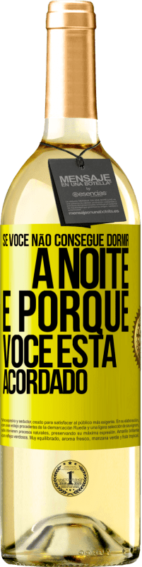 29,95 € Envio grátis | Vinho branco Edição WHITE Se você não consegue dormir à noite é porque você está acordado Etiqueta Amarela. Etiqueta personalizável Vinho jovem Colheita 2024 Verdejo