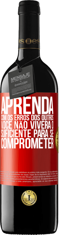 39,95 € Envio grátis | Vinho tinto Edição RED MBE Reserva Aprenda com os erros dos outros, você não viverá o suficiente para se comprometer Etiqueta Vermelha. Etiqueta personalizável Reserva 12 Meses Colheita 2015 Tempranillo