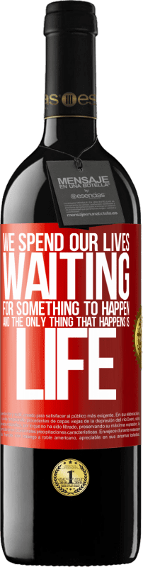 39,95 € 送料無料 | 赤ワイン REDエディション MBE 予約する 私たちは何かが起こるのを待って人生を過ごします、そして起こる唯一のことは人生です 赤いタグ. カスタマイズ可能なラベル 予約する 12 月 収穫 2014 Tempranillo