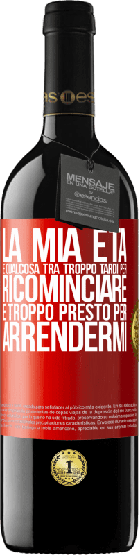 39,95 € Spedizione Gratuita | Vino rosso Edizione RED MBE Riserva La mia età è qualcosa tra ... Troppo tardi per ricominciare e ... troppo presto per arrendermi Etichetta Rossa. Etichetta personalizzabile Riserva 12 Mesi Raccogliere 2015 Tempranillo