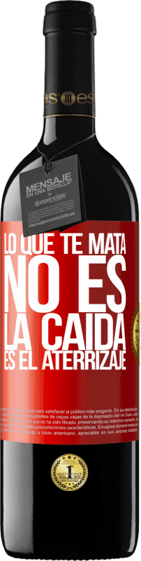 39,95 € Envío gratis | Vino Tinto Edición RED MBE Reserva Lo que te mata no es la caída, es el aterrizaje Etiqueta Roja. Etiqueta personalizable Reserva 12 Meses Cosecha 2015 Tempranillo