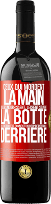 39,95 € Envoi gratuit | Vin rouge Édition RED MBE Réserve Ceux qui mordent la main qui les nourrissent, lèchent souvent la botte de ceux qui leur donnent un coup de pied dans le derrière Étiquette Rouge. Étiquette personnalisable Réserve 12 Mois Récolte 2014 Tempranillo