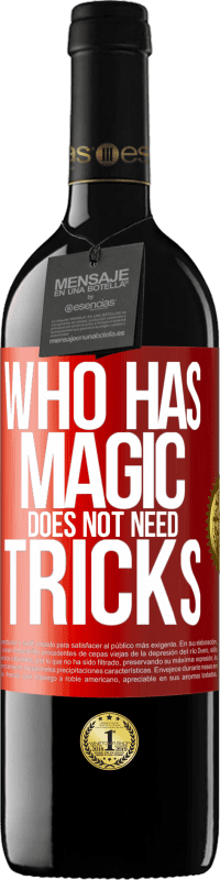 39,95 € 免费送货 | 红酒 RED版 MBE 预订 谁拥有魔术不需要花招 红色标签. 可自定义的标签 预订 12 个月 收成 2014 Tempranillo