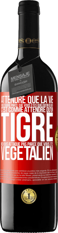 39,95 € Envoi gratuit | Vin rouge Édition RED MBE Réserve Attendre que la vie vous sourie parce que vous êtes quelqu'un de bien c'est comme attendre qu'un tigre ne vous attaque pas parce Étiquette Rouge. Étiquette personnalisable Réserve 12 Mois Récolte 2015 Tempranillo