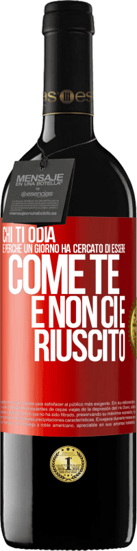 39,95 € Spedizione Gratuita | Vino rosso Edizione RED MBE Riserva Chi ti odia è perché un giorno ha cercato di essere come te e non ci è riuscito Etichetta Rossa. Etichetta personalizzabile Riserva 12 Mesi Raccogliere 2015 Tempranillo