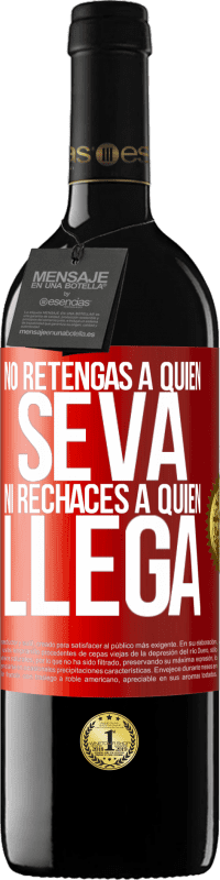 39,95 € Envío gratis | Vino Tinto Edición RED MBE Reserva No retengas a quien se va, ni rechaces a quien llega Etiqueta Roja. Etiqueta personalizable Reserva 12 Meses Cosecha 2015 Tempranillo