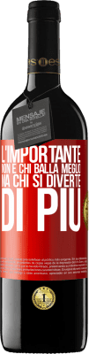 39,95 € Spedizione Gratuita | Vino rosso Edizione RED MBE Riserva L'importante non è chi balla meglio, ma chi si diverte di più Etichetta Rossa. Etichetta personalizzabile Riserva 12 Mesi Raccogliere 2015 Tempranillo