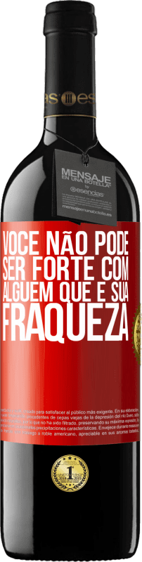 39,95 € Envio grátis | Vinho tinto Edição RED MBE Reserva Você não pode ser forte com alguém que é sua fraqueza Etiqueta Vermelha. Etiqueta personalizável Reserva 12 Meses Colheita 2015 Tempranillo