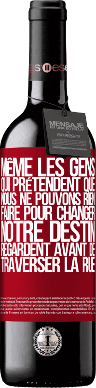 39,95 € Envoi gratuit | Vin rouge Édition RED MBE Réserve Même les gens qui prétendent que nous ne pouvons rien faire pour changer notre destin, regardent avant de traverser la rue Étiquette Rouge. Étiquette personnalisable Réserve 12 Mois Récolte 2015 Tempranillo