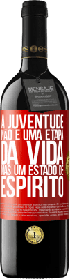 39,95 € Envio grátis | Vinho tinto Edição RED MBE Reserva A juventude não é uma etapa da vida, mas um estado de espírito Etiqueta Vermelha. Etiqueta personalizável Reserva 12 Meses Colheita 2014 Tempranillo