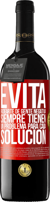 39,95 € Envío gratis | Vino Tinto Edición RED MBE Reserva Evita rodearte de gente negativa. Siempre tienen un problema para cada solución Etiqueta Roja. Etiqueta personalizable Reserva 12 Meses Cosecha 2016 Tempranillo