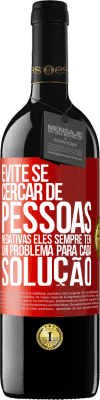 39,95 € Envio grátis | Vinho tinto Edição RED MBE Reserva Evite se cercar de pessoas negativas. Eles sempre têm um problema para cada solução Etiqueta Vermelha. Etiqueta personalizável Reserva 12 Meses Colheita 2015 Tempranillo