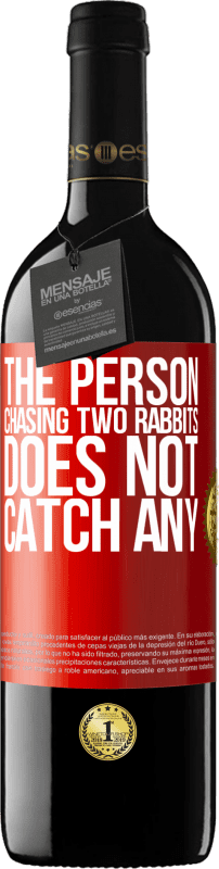 39,95 € 送料無料 | 赤ワイン REDエディション MBE 予約する 2匹のウサギを追いかける人は何も捕まえません 赤いタグ. カスタマイズ可能なラベル 予約する 12 月 収穫 2014 Tempranillo
