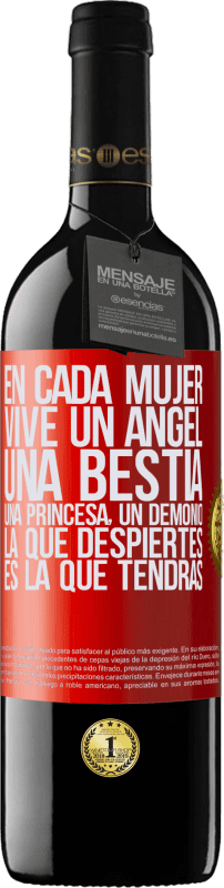 39,95 € Envío gratis | Vino Tinto Edición RED MBE Reserva En cada mujer vive un ángel, una bestia, una princesa, un demonio. La que despiertes es la que tendrás Etiqueta Roja. Etiqueta personalizable Reserva 12 Meses Cosecha 2015 Tempranillo