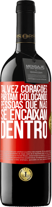 39,95 € Envio grátis | Vinho tinto Edição RED MBE Reserva Talvez corações partam colocando pessoas que não se encaixam dentro Etiqueta Vermelha. Etiqueta personalizável Reserva 12 Meses Colheita 2015 Tempranillo