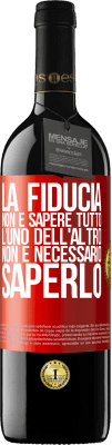 39,95 € Spedizione Gratuita | Vino rosso Edizione RED MBE Riserva La fiducia non è sapere tutto l'uno dell'altro. Non è necessario saperlo Etichetta Rossa. Etichetta personalizzabile Riserva 12 Mesi Raccogliere 2014 Tempranillo