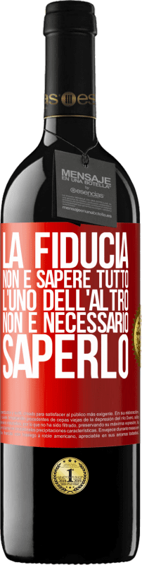39,95 € Spedizione Gratuita | Vino rosso Edizione RED MBE Riserva La fiducia non è sapere tutto l'uno dell'altro. Non è necessario saperlo Etichetta Rossa. Etichetta personalizzabile Riserva 12 Mesi Raccogliere 2016 Tempranillo