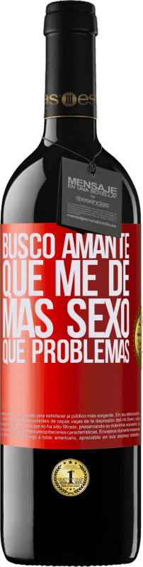 39,95 € Envío gratis | Vino Tinto Edición RED MBE Reserva Busco amante que me de más sexo que problemas Etiqueta Roja. Etiqueta personalizable Reserva 12 Meses Cosecha 2015 Tempranillo