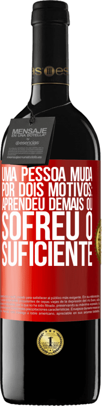 39,95 € Envio grátis | Vinho tinto Edição RED MBE Reserva Uma pessoa muda por dois motivos: aprendeu demais ou sofreu o suficiente Etiqueta Vermelha. Etiqueta personalizável Reserva 12 Meses Colheita 2015 Tempranillo