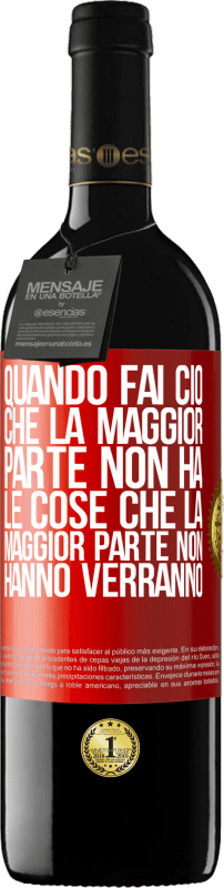 39,95 € Spedizione Gratuita | Vino rosso Edizione RED MBE Riserva Quando fai ciò che la maggior parte non ha, le cose che la maggior parte non hanno verranno Etichetta Rossa. Etichetta personalizzabile Riserva 12 Mesi Raccogliere 2015 Tempranillo