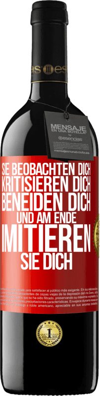 39,95 € Kostenloser Versand | Rotwein RED Ausgabe MBE Reserve Sie beobachten dich, kritisieren dich, beneiden dich... und am Ende imitieren sie dich Rote Markierung. Anpassbares Etikett Reserve 12 Monate Ernte 2015 Tempranillo