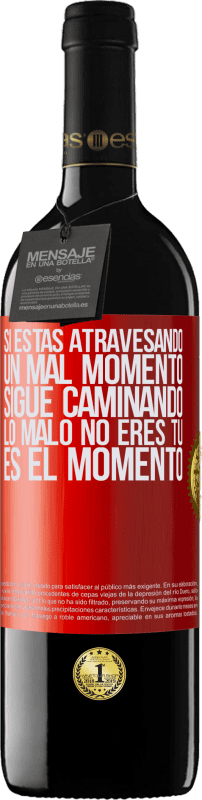 39,95 € Envío gratis | Vino Tinto Edición RED MBE Reserva Si estás atravesando un mal momento, sigue caminando. Lo malo no eres tú, es el momento Etiqueta Roja. Etiqueta personalizable Reserva 12 Meses Cosecha 2015 Tempranillo