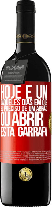 39,95 € Envio grátis | Vinho tinto Edição RED MBE Reserva Hoje é um daqueles dias em que eu preciso de um abraço, ou abrir esta garrafa Etiqueta Vermelha. Etiqueta personalizável Reserva 12 Meses Colheita 2015 Tempranillo