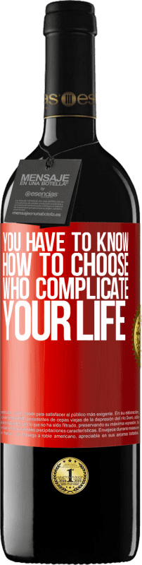 39,95 € 免费送货 | 红酒 RED版 MBE 预订 您必须知道如何选择使您的生活复杂化的人 红色标签. 可自定义的标签 预订 12 个月 收成 2014 Tempranillo