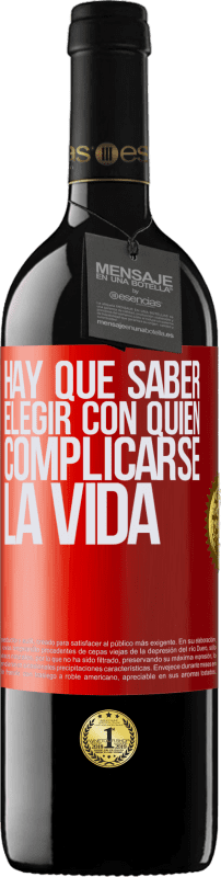 39,95 € Envío gratis | Vino Tinto Edición RED MBE Reserva Hay que saber elegir con quién complicarse la vida Etiqueta Roja. Etiqueta personalizable Reserva 12 Meses Cosecha 2015 Tempranillo