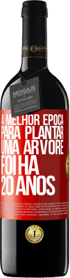 39,95 € Envio grátis | Vinho tinto Edição RED MBE Reserva A melhor época para plantar uma árvore foi há 20 anos Etiqueta Vermelha. Etiqueta personalizável Reserva 12 Meses Colheita 2014 Tempranillo