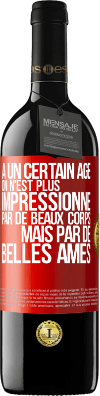 39,95 € Envoi gratuit | Vin rouge Édition RED MBE Réserve À un certain âge on n'est plus impressionné par de beaux corps mais par de belles âmes Étiquette Rouge. Étiquette personnalisable Réserve 12 Mois Récolte 2015 Tempranillo