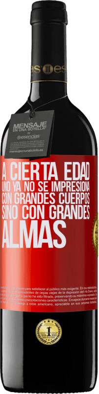 39,95 € Envío gratis | Vino Tinto Edición RED MBE Reserva A cierta edad uno ya no se impresiona con grandes cuerpos, sino con grandes almas Etiqueta Roja. Etiqueta personalizable Reserva 12 Meses Cosecha 2015 Tempranillo