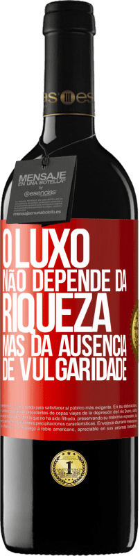 39,95 € Envio grátis | Vinho tinto Edição RED MBE Reserva O luxo não depende da riqueza, mas da ausência de vulgaridade Etiqueta Vermelha. Etiqueta personalizável Reserva 12 Meses Colheita 2015 Tempranillo